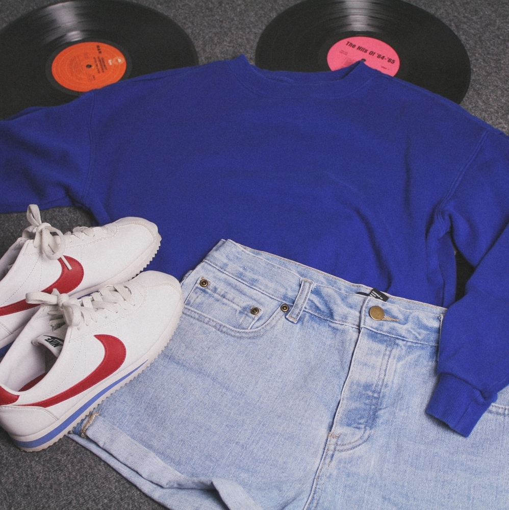 🛸 blue pullover